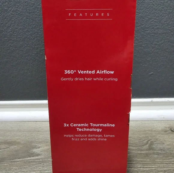 New In Box REVLON One-Step Blowout Curls Dry And Curl in One 360° Curler Vents